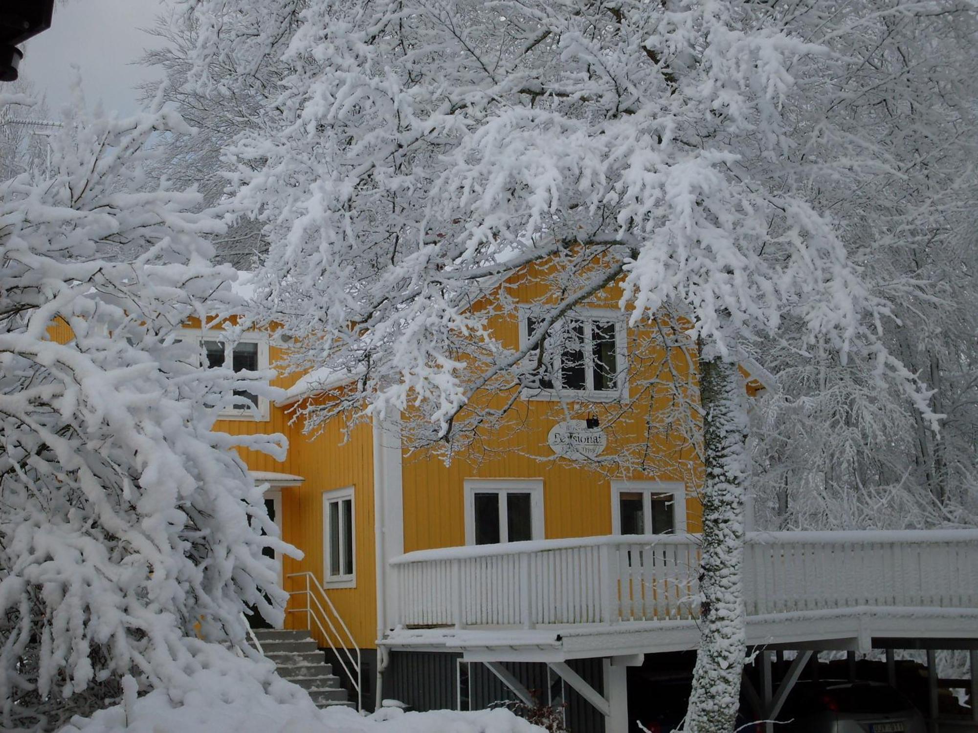 Hotel & Pensionat Bjoerkelund Stenbrohult  外观 照片