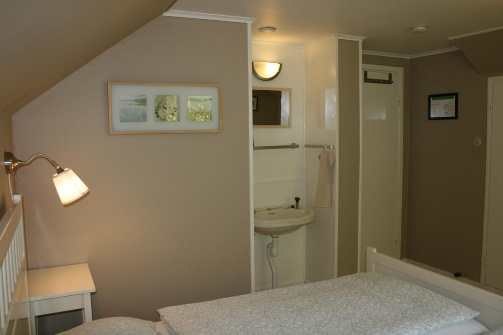 Hotel & Pensionat Bjoerkelund Stenbrohult  外观 照片