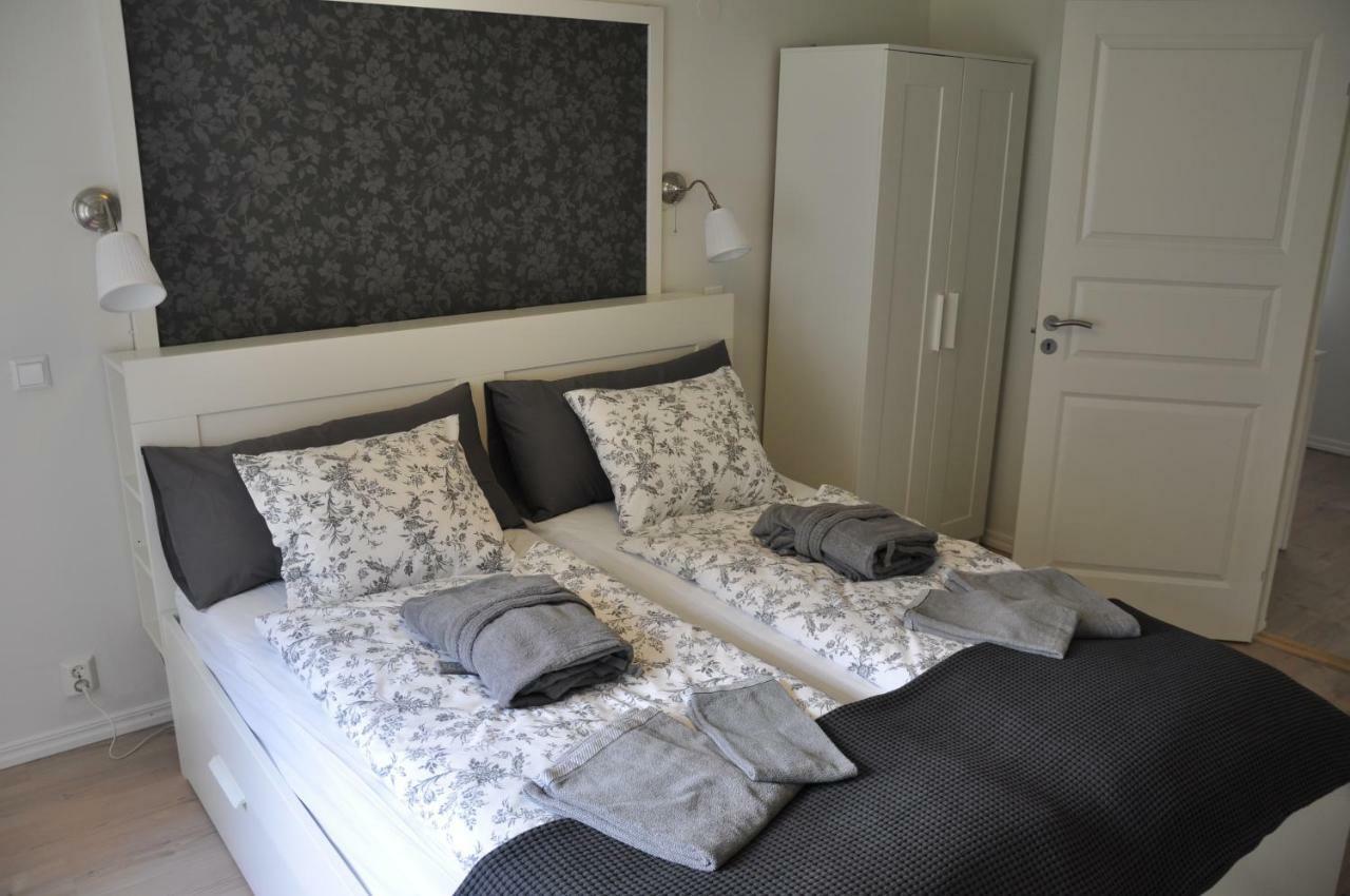 Hotel & Pensionat Bjoerkelund Stenbrohult  外观 照片
